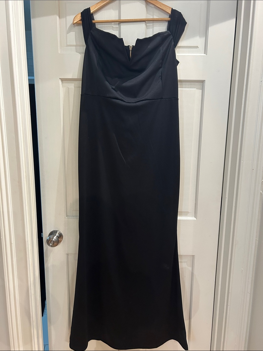 Sleek Black Maxi Dress with Cowl Neckline
